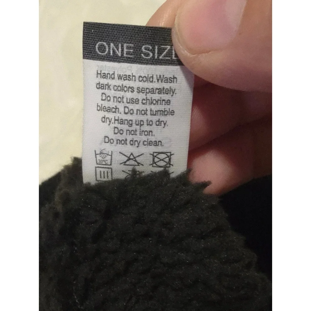 Skora Black Quilted Puffer Beanie Hat Faux Fur Pom Pom Fleece Lined NWT One Size